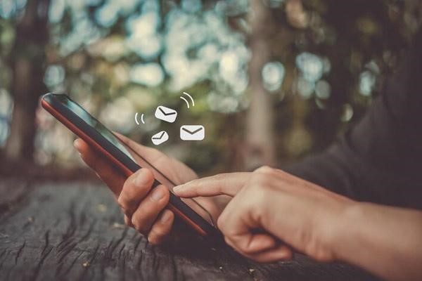 بررسی روش‌های بازاریابی پیامکی در بلاگ ایران پیامک