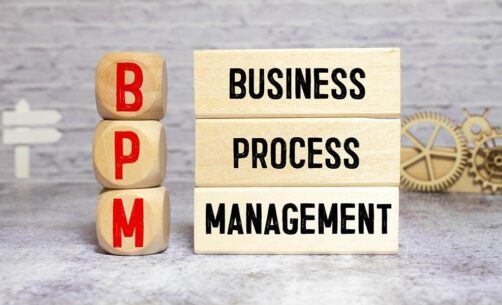 در این مقاله مدیریت فرآیند کسب و کار (BPM) را بررسی می‌کنیم و نشان می‌دهیم چگونه با طراحی، اجرا و بهبود فرآیندها می‌توان کارایی سازمان را افزایش و خطاها را کاهش داد.