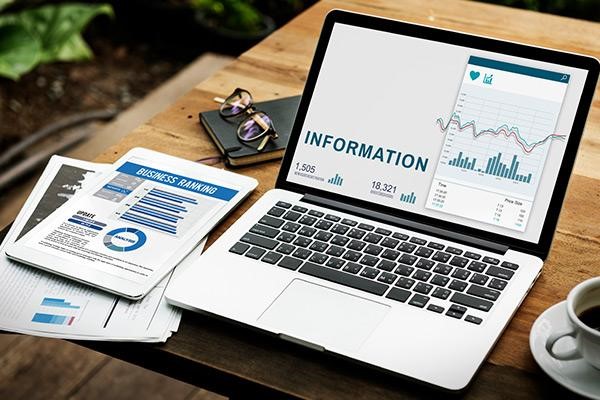 بررسی روش‌ها و تاثیر بازاریابی اطلاعات بر سودآوری کسب‌و‌کار در مجله ایران پیامک